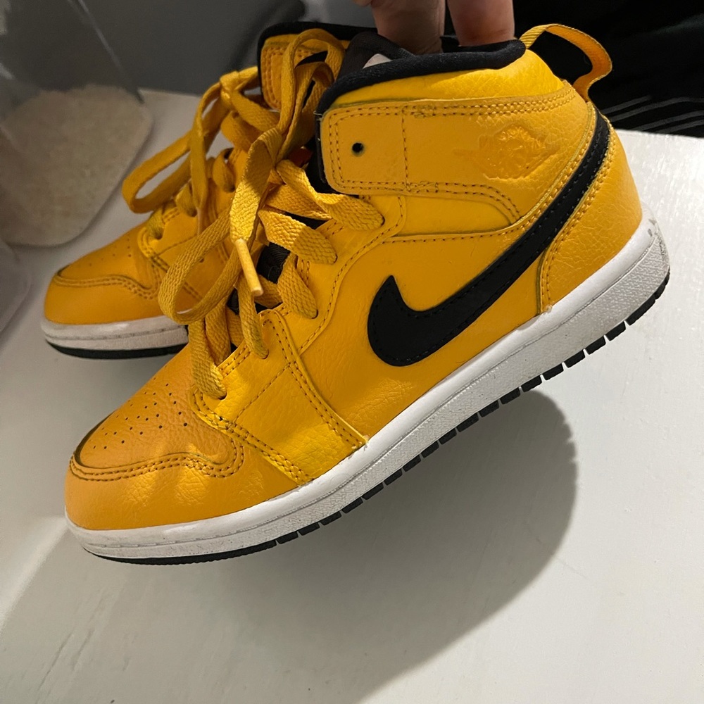 Aj1 size 1y